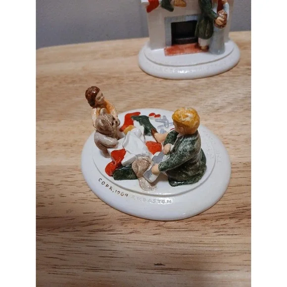 Sebastian Miniatures Christmas Themes Lot Of 4 Collectors Christmas Series - Picture 9 of 10